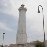 ...andiamo a visitare l�iconico faro. Costruito nel 1928 � alto 35 metri...